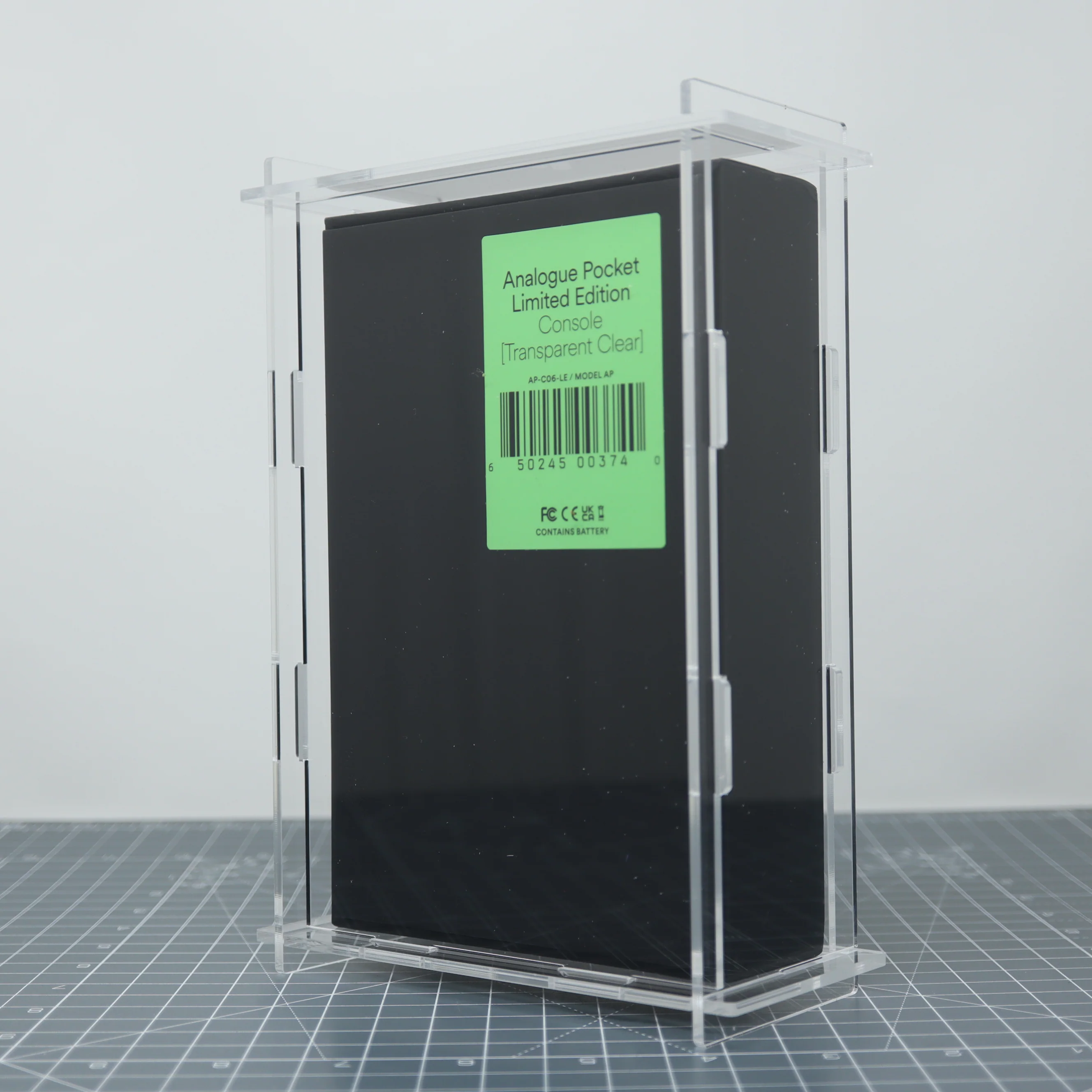 Analogue Pocket Boxed Console - Display Capsule - Image 3